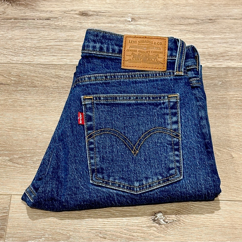 Levi’s Wedgie Straight Leg Jeans Size 25 NWOT